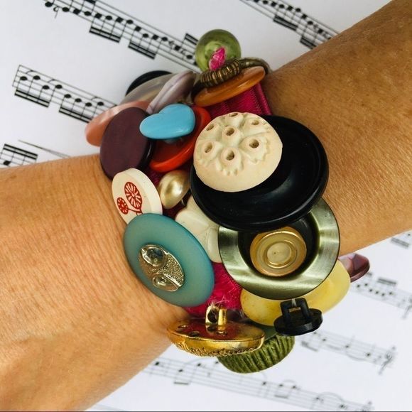 Vintage handmade button cuff bracelet one of a kind unique vintage buttons - Picture 3 of 16